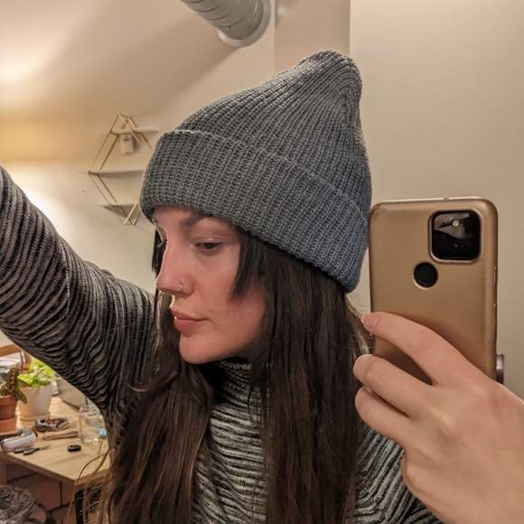 Y2K Grunge Minimalist Matte Grey Knit Beanie Winter Hat - Picture 5 of 6